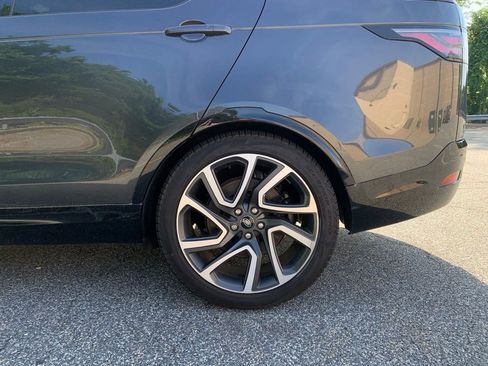 Certified 2024 Land Rover Discovery Metropolitan Edition image 12