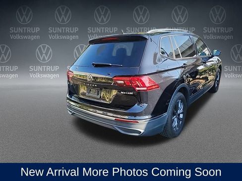 Used 2023 Volkswagen Tiguan SE w/ Panoramic Sunroof Package image 3