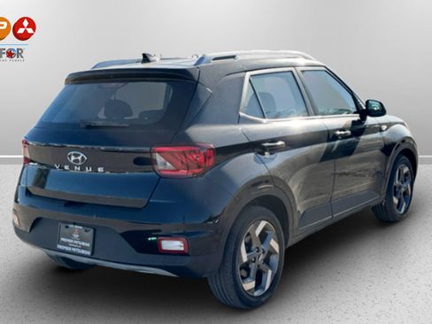Used 2021 Hyundai Venue SEL image 5