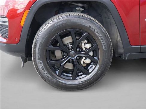 Used 2023 Jeep Grand Cherokee Limited w/ Luxury Tech Group II AWD/4WD image 30