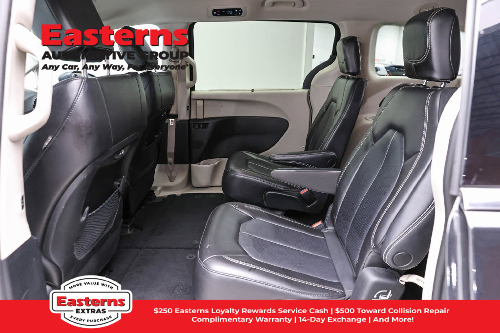 Used 2023 Chrysler Pacifica Touring-L FWD image 23