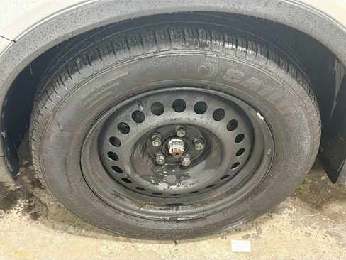 Used 2018 Nissan Rogue S image 27