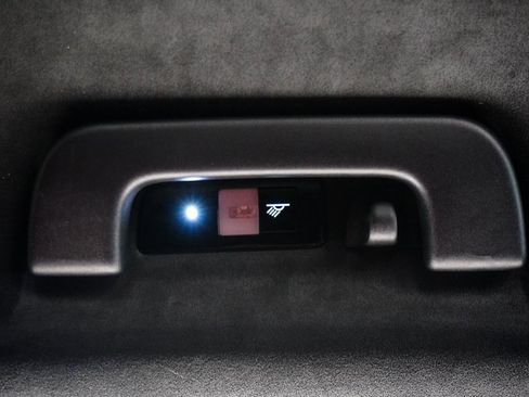 Used 2021 Porsche Cayenne Turbo image 27