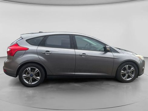 Used 2014 Ford Focus SE w/ SE Sport Package FWD image 6