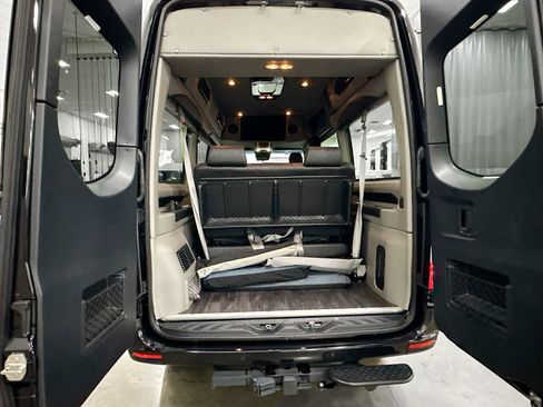 Used 2024 Mercedes-Benz Sprinter 2500 image 27