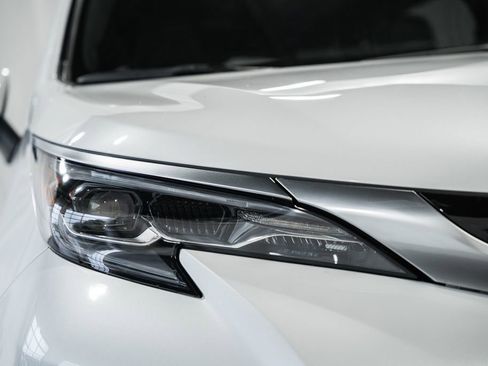 New 2026 Toyota Sienna Platinum image 13