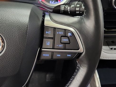 Used 2021 Toyota Highlander LE image 50