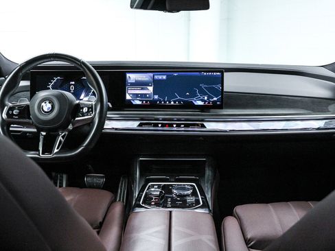 Certified 2024 BMW 760i xDrive w/ Executive Package AWD/4WD image 13