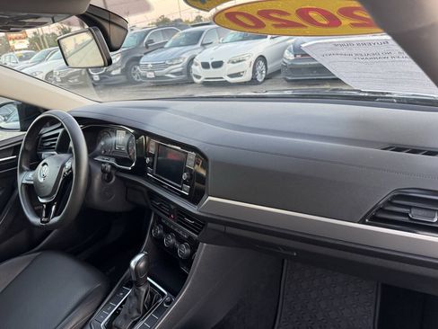 Used 2020 Volkswagen Jetta SE w/ SE Cold Weather Package FWD image 15