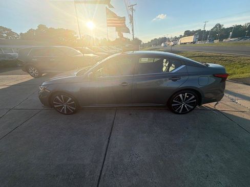 Used 2019 Nissan Altima 2.5 SR w/ SR Premium Package FWD image 14