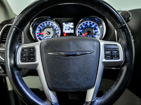 Used 2015 Chrysler Town & Country Touring w/ Driver Convenience Group FWD image 19