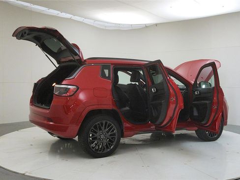 Used 2022 Jeep Compass Limited image 12