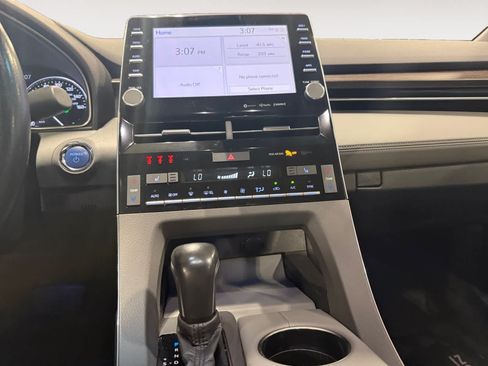 Used 2020 Toyota Avalon XLE w/ Moonroof Package FWD image 12