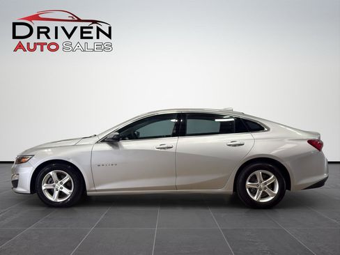 Used 2022 Chevrolet Malibu LT FWD image 1