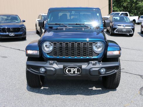 Used 2025 Jeep Gladiator Sport AWD/4WD image 11