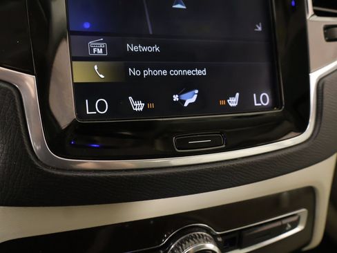 Used 2018 Volvo XC90 T6 Momentum w/ Convenience Package AWD/4WD image 8