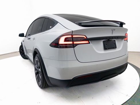 Used 2022 Tesla Model X image 2