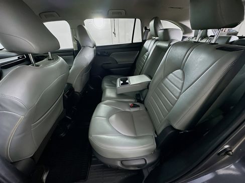 Used 2024 Toyota Highlander LE image 28