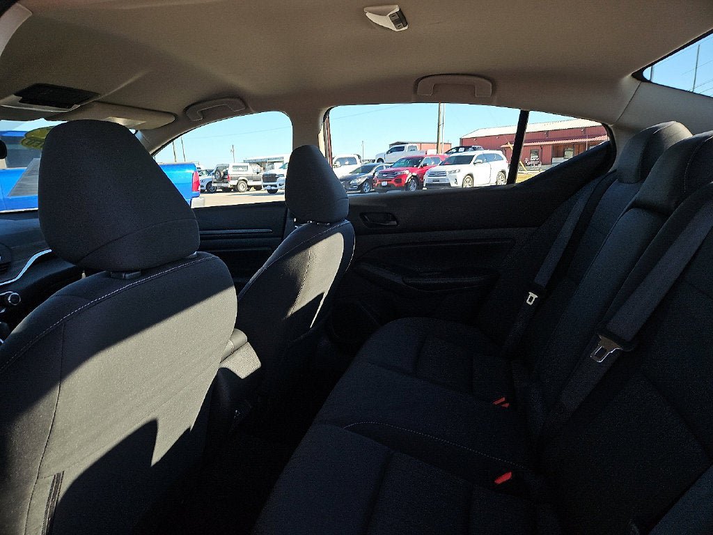 Used 2025 Nissan Altima 2.5 SV FWD image 16