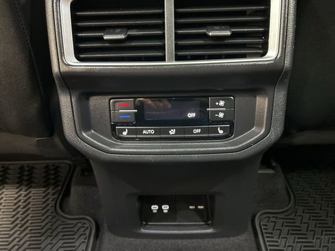 Used 2025 Volkswagen Atlas SEL Premium R-Line image 29