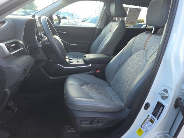 Used 2023 Toyota Highlander Bronze Edition AWD/4WD image 9