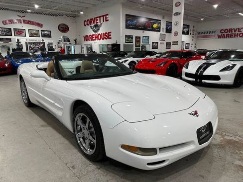 Used 2004 Chevrolet Corvette Convertible w/ Preferred Equipment Group RWD image 19