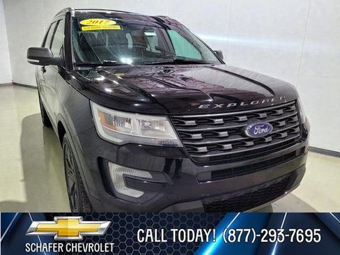 Used 2017 Ford Explorer XLT w/ Equipment Group 202A image 16
