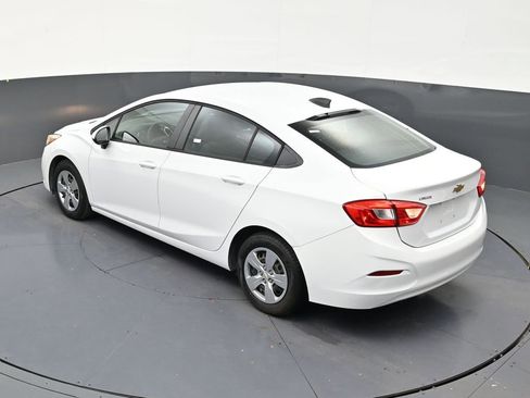 Used 2017 Chevrolet Cruze LS FWD image 14