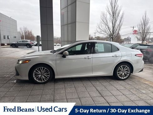 Used 2018 Toyota Camry XLE image 16