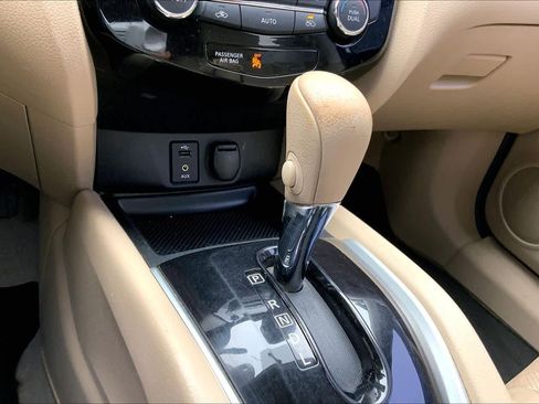 Used 2015 Nissan Rogue SL w/ SL Premium Package image 32