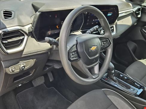 Used 2025 Chevrolet TrailBlazer LT AWD/4WD image 11