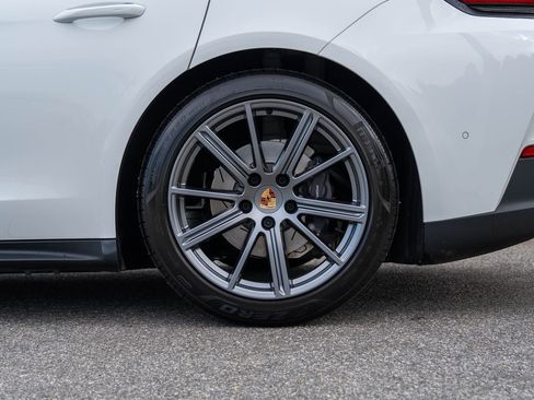 Certified 2025 Porsche Panamera 4 image 12