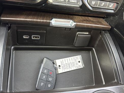 Used 2021 GMC Yukon Denali w/ Advanced Technology Package image 27