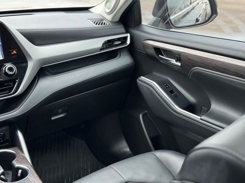 Used 2022 Toyota Highlander Limited image 14