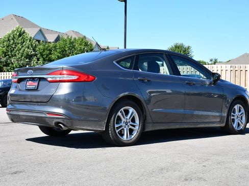 Used 2018 Ford Fusion SE w/ Fusion SE Technology Package FWD image 6