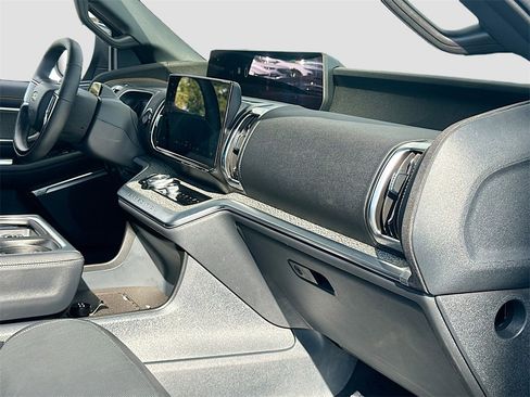 Used 2025 Ford Expedition Tremor image 32