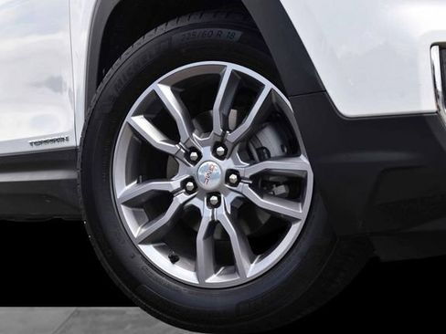 Used 2022 GMC Terrain SLT w/ Tech Package FWD image 3