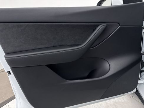 Used 2022 Tesla Model Y Performance AWD/4WD image 31