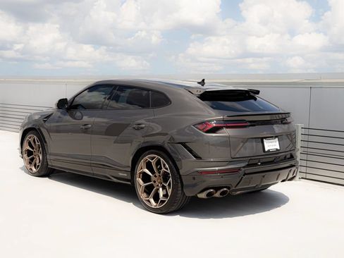 Used 2023 Lamborghini Urus Performante AWD/4WD image 3