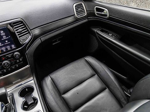 Used 2022 Jeep Grand Cherokee Limited image 19