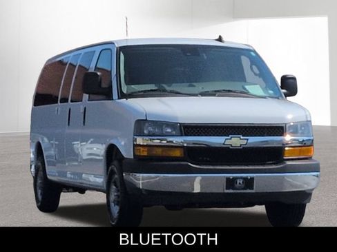 Used 2024 Chevrolet Express 3500 LT w/ LT Preferred Equipment Group RWD image 3