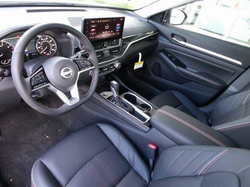 Used 2025 Nissan Altima 2.5 SR w/ SR Premium Package image 13