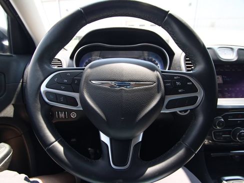 Used 2017 Chrysler 300 Limited w/ Value Package AWD/4WD image 19