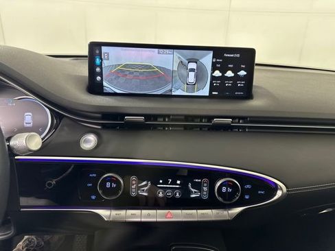 Used 2023 Genesis Electrified GV70 Advanced image 22