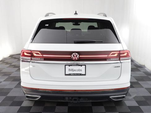 Used 2025 Volkswagen Atlas SE AWD/4WD image 16