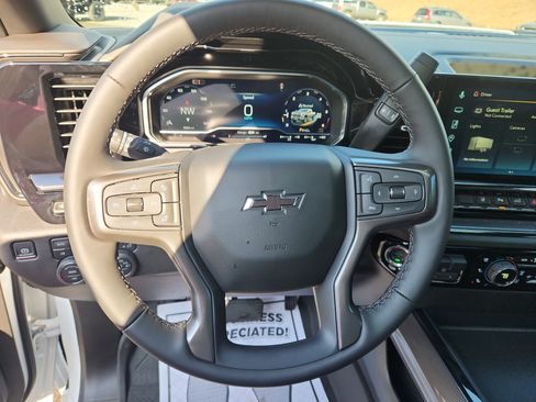 Used 2025 Chevrolet Silverado 2500 ZR2 w/ Technology Package image 26