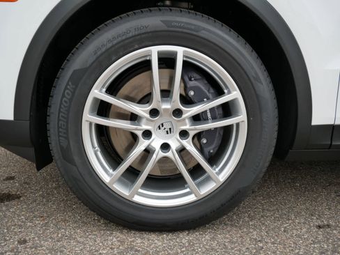 New 2026 Porsche Cayenne image 21