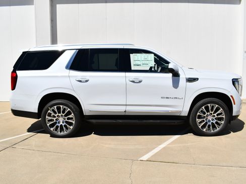 Used 2026 GMC Yukon Denali w/ Advanced Technology Package AWD/4WD image 29