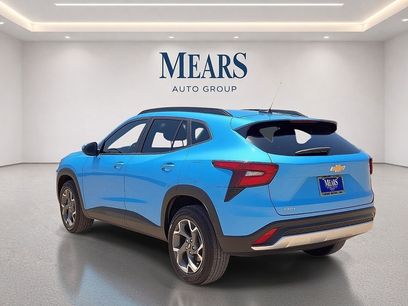 Used 2025 Chevrolet Trax LT w/ Sunroof Package
