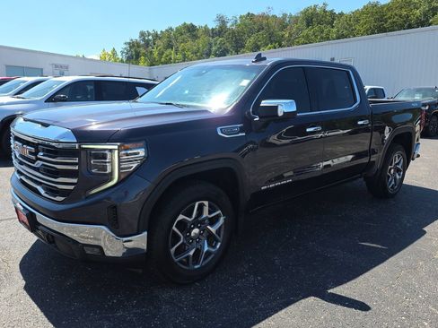 Used 2022 GMC Sierra 1500 SLT w/ SLT Convenience Package AWD/4WD image 4